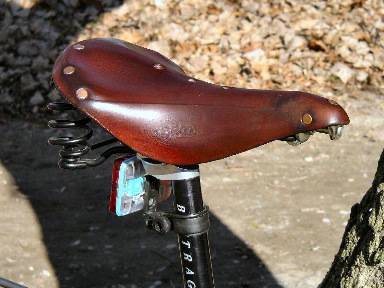 A picture of a Brooks Champion Flyer leather saddle.